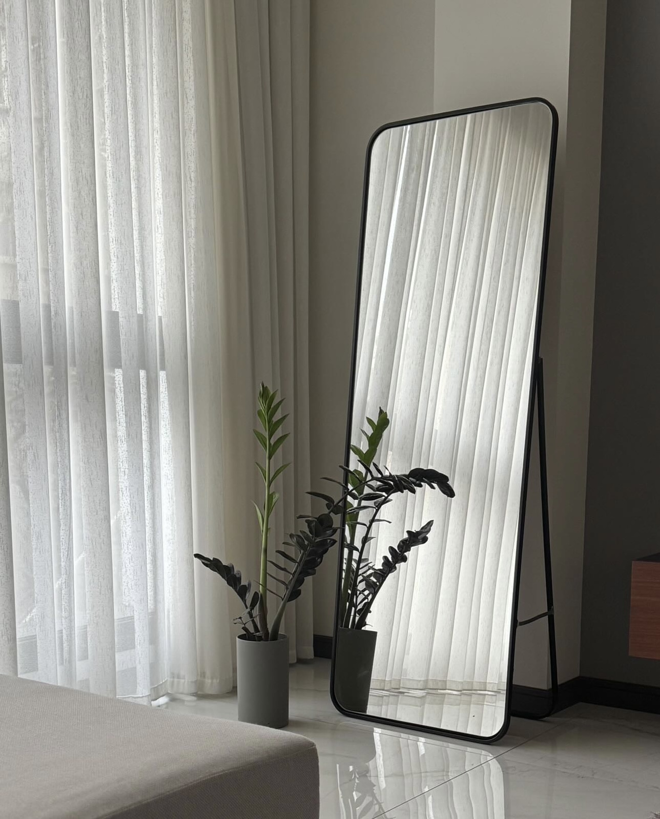 Minimal mirror styling 02